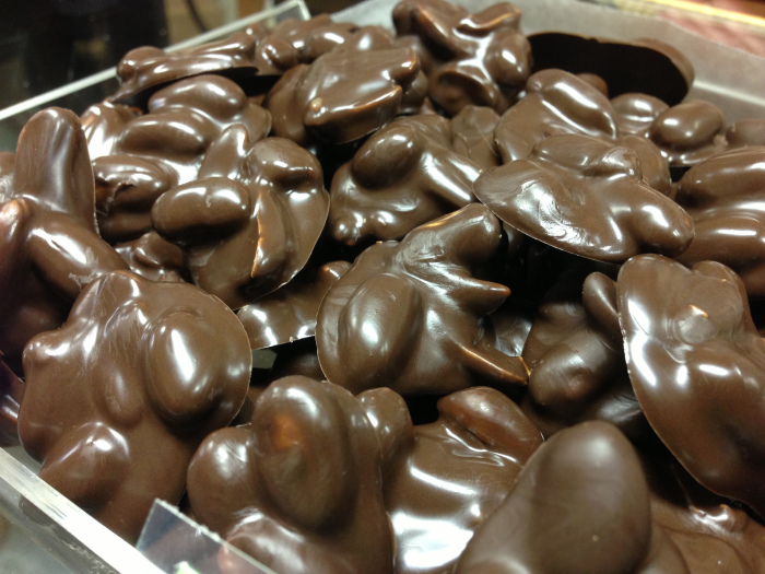clusters of peanuts coated in chcoolate